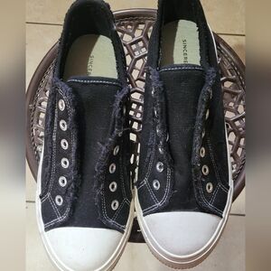 Sincerely Jules size 9M shoes black and white